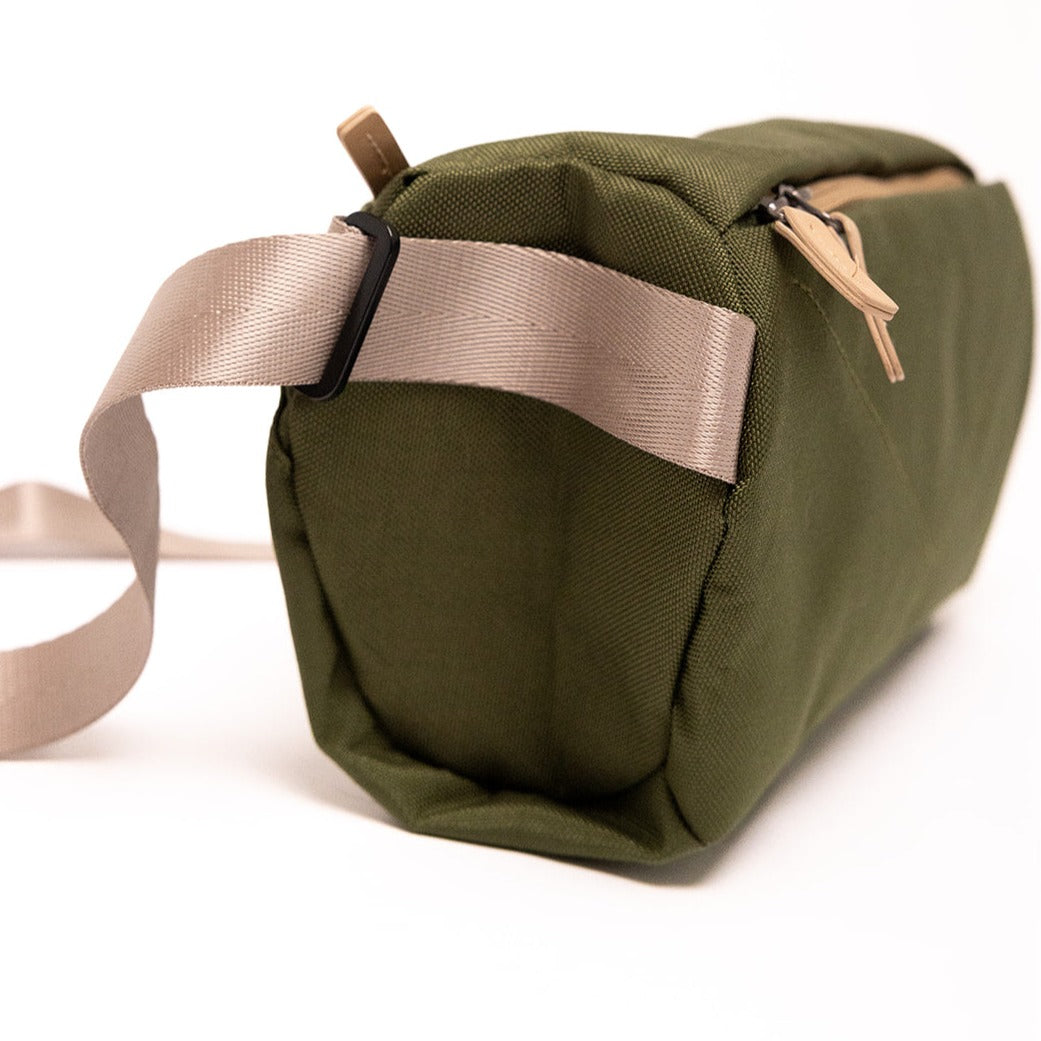 Spacious Gusseted Crossbody Bag with Adjustable Strap & Magnetic Clasp