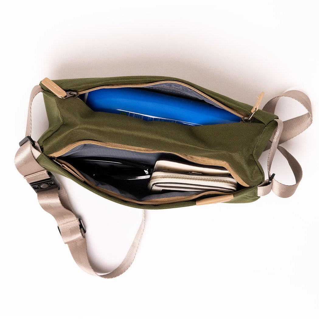 Spacious Gusseted Crossbody Bag with Adjustable Strap & Magnetic Clasp