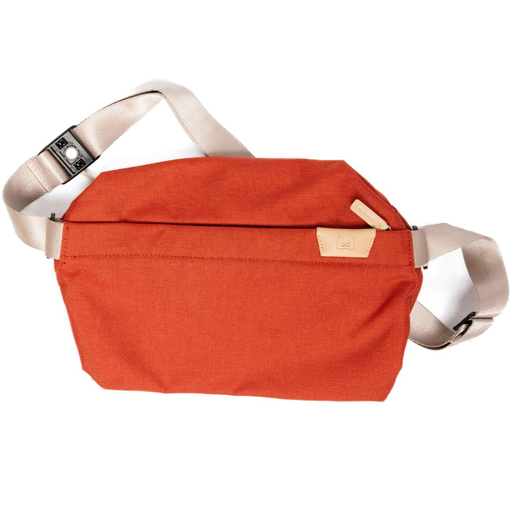 Spacious Gusseted Crossbody Bag with Adjustable Strap & Magnetic Clasp