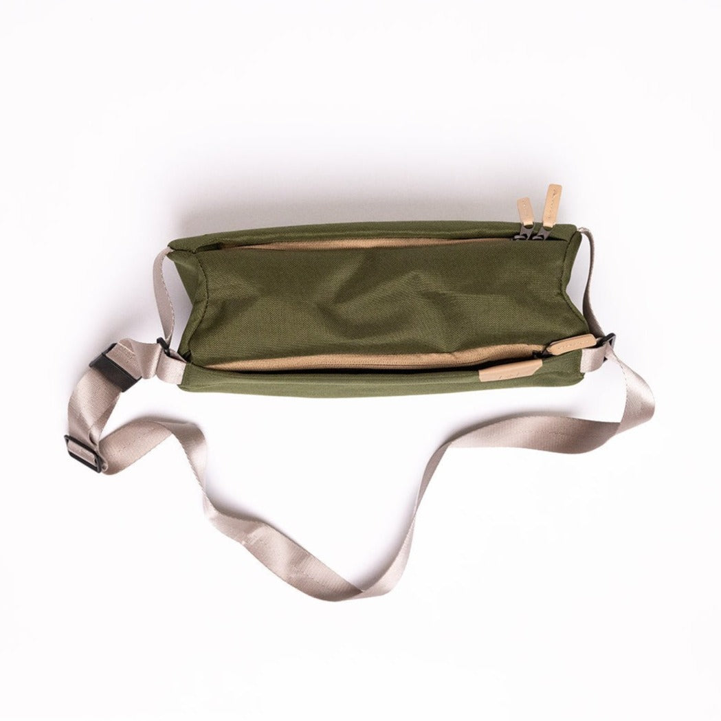 Spacious Gusseted Crossbody Bag with Adjustable Strap & Magnetic Clasp